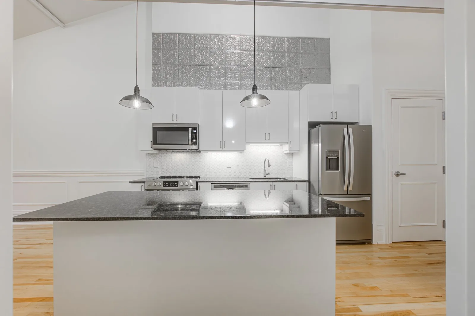 Fairbairn - Unit 210 — suite photo